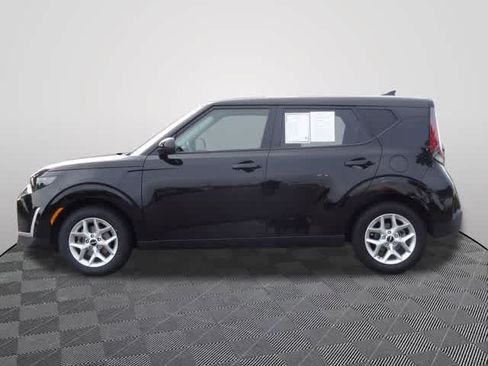 Used 2025 Kia Soul LX w/ LX Technology Package FWD image 2