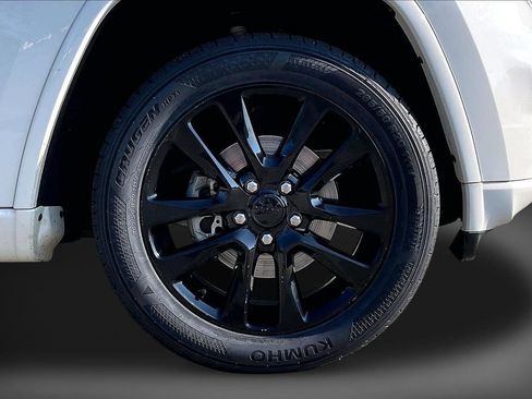 Used 2017 Jeep Grand Cherokee Altitude RWD image 33