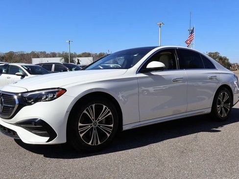 Used 2024 Mercedes-Benz E 350 4MATIC Sedan image 3