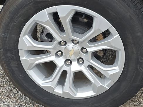 Used 2022 Chevrolet Silverado 1500 LTZ w/ LTZ Convenience Package II AWD/4WD image 12