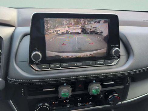 Used 2022 Nissan Rogue S image 26