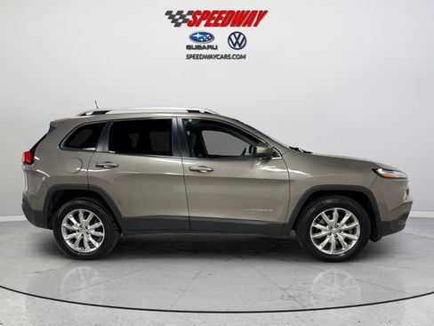 Used 2016 Jeep Cherokee Limited image 8