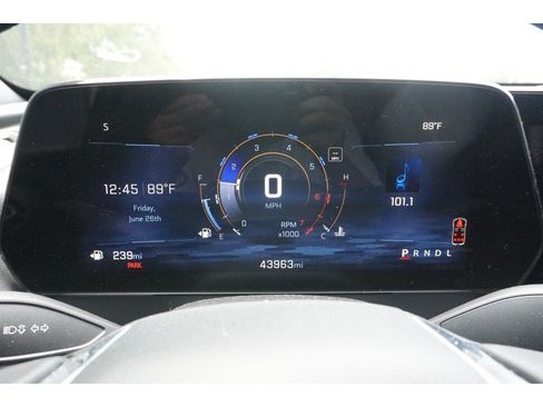 Used 2024 Chevrolet Traverse LT FWD image 16