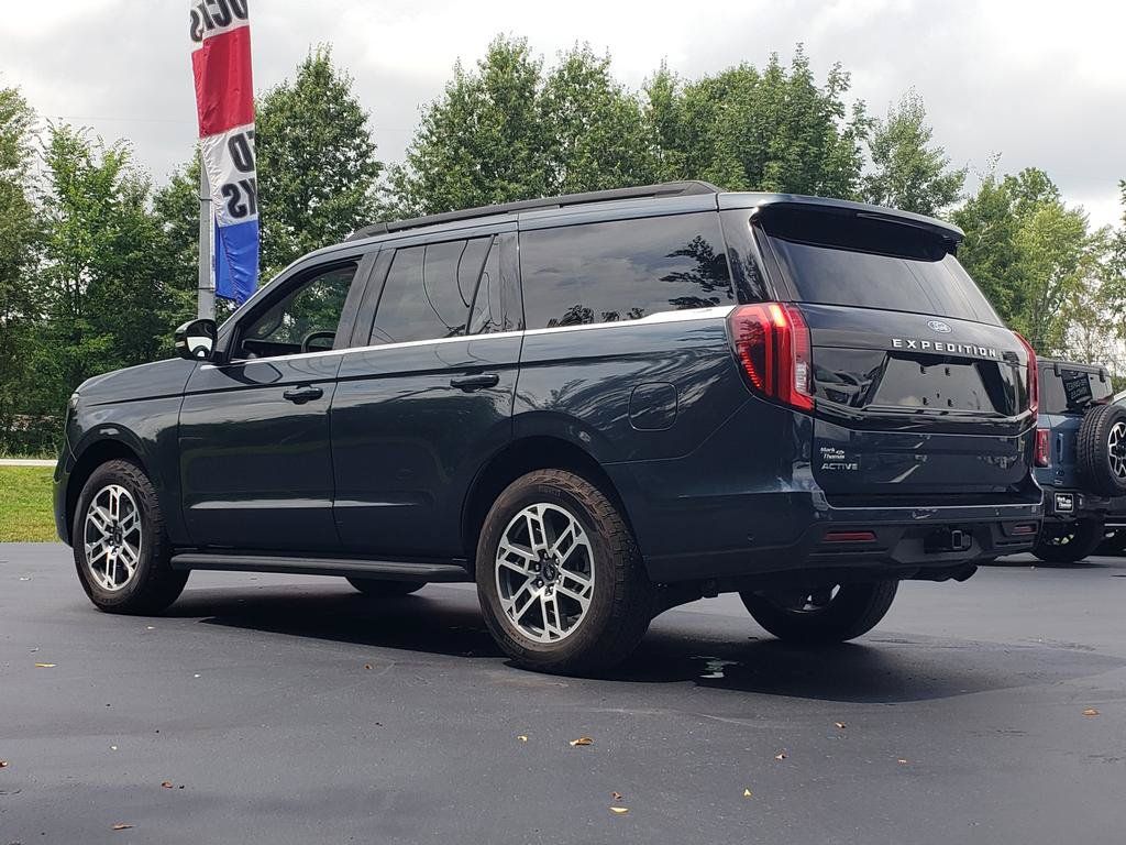 Used 2025 Ford Expedition Active AWD/4WD image 8