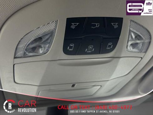 Used 2023 Chrysler Pacifica Touring-L FWD image 39