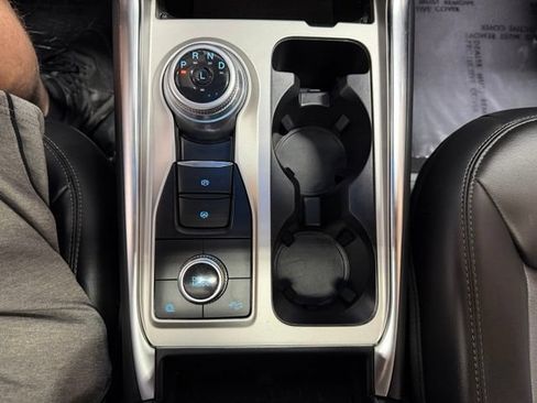 Used 2022 Ford Explorer XLT w/ Equipment Group 202A AWD/4WD image 44