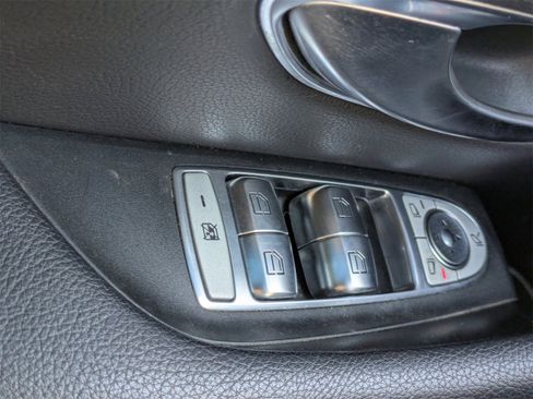 Used 2019 Mercedes-Benz E 300 4MATIC image 55