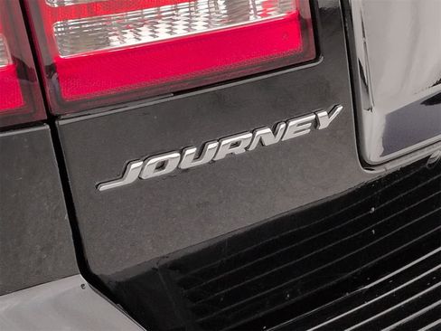Used 2018 Dodge Journey SE image 13