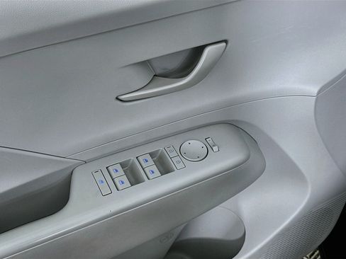 Used 2025 Hyundai Kona SEL FWD image 15