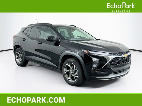 Used 2025 Chevrolet Trax LT w/ LT Convenience Package FWD image 1