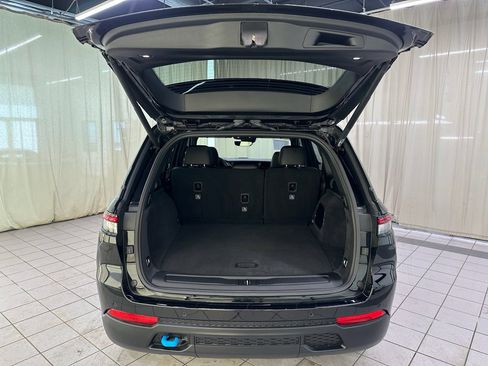 Used 2023 Jeep Grand Cherokee Trailhawk image 8