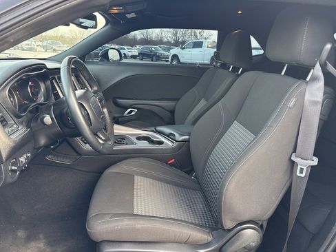 Used 2023 Dodge Challenger SXT image 9