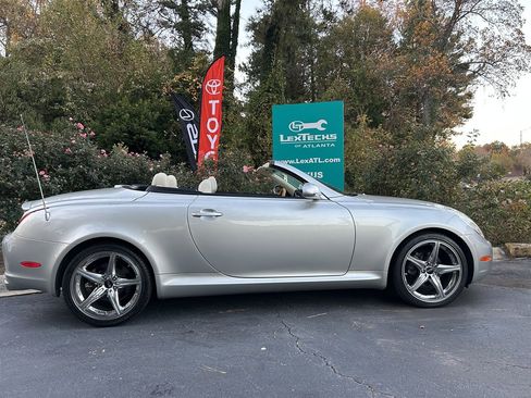 Used 2004 Lexus SC 430 Convertible image 3