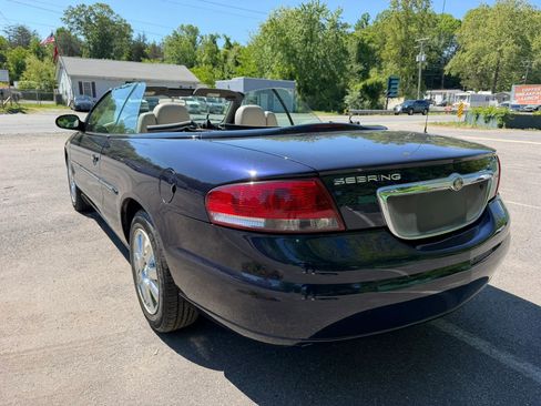 Used 2004 Chrysler Sebring Limited w/ Driver Convenience Group FWD image 10