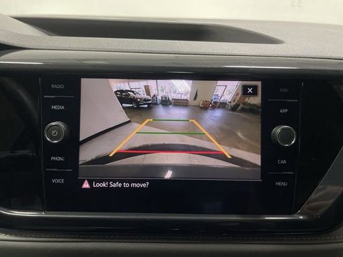 Used 2022 Volkswagen Taos SEL w/ Panoramic Sunroof Package FWD image 17
