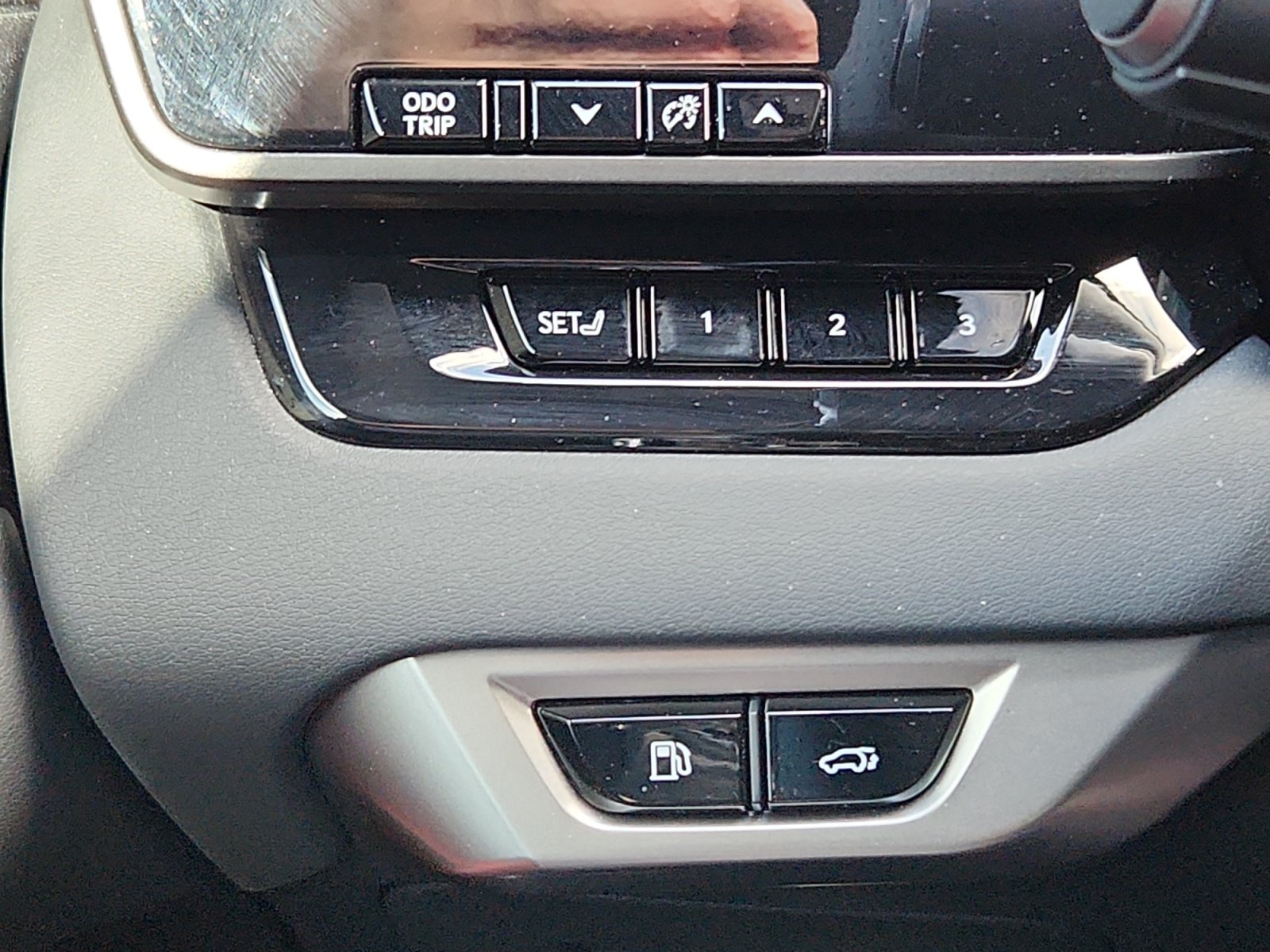 Used 2025 Lexus RX 350 F Sport w/ Convenience Package AWD/4WD image 25