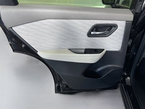 Used 2023 Nissan Rogue SV image 26