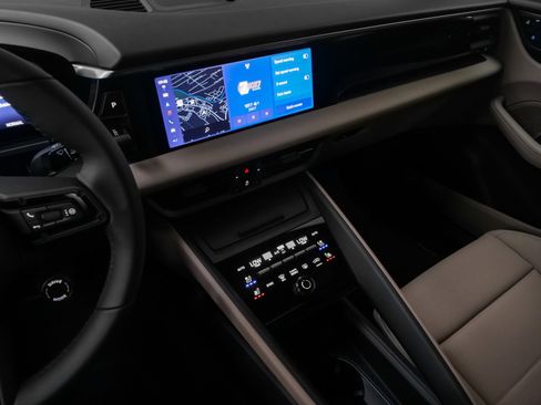 Used 2025 Porsche Macan Electric image 33