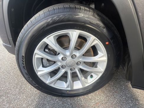 Used 2022 Jeep Cherokee Latitude Lux image 41