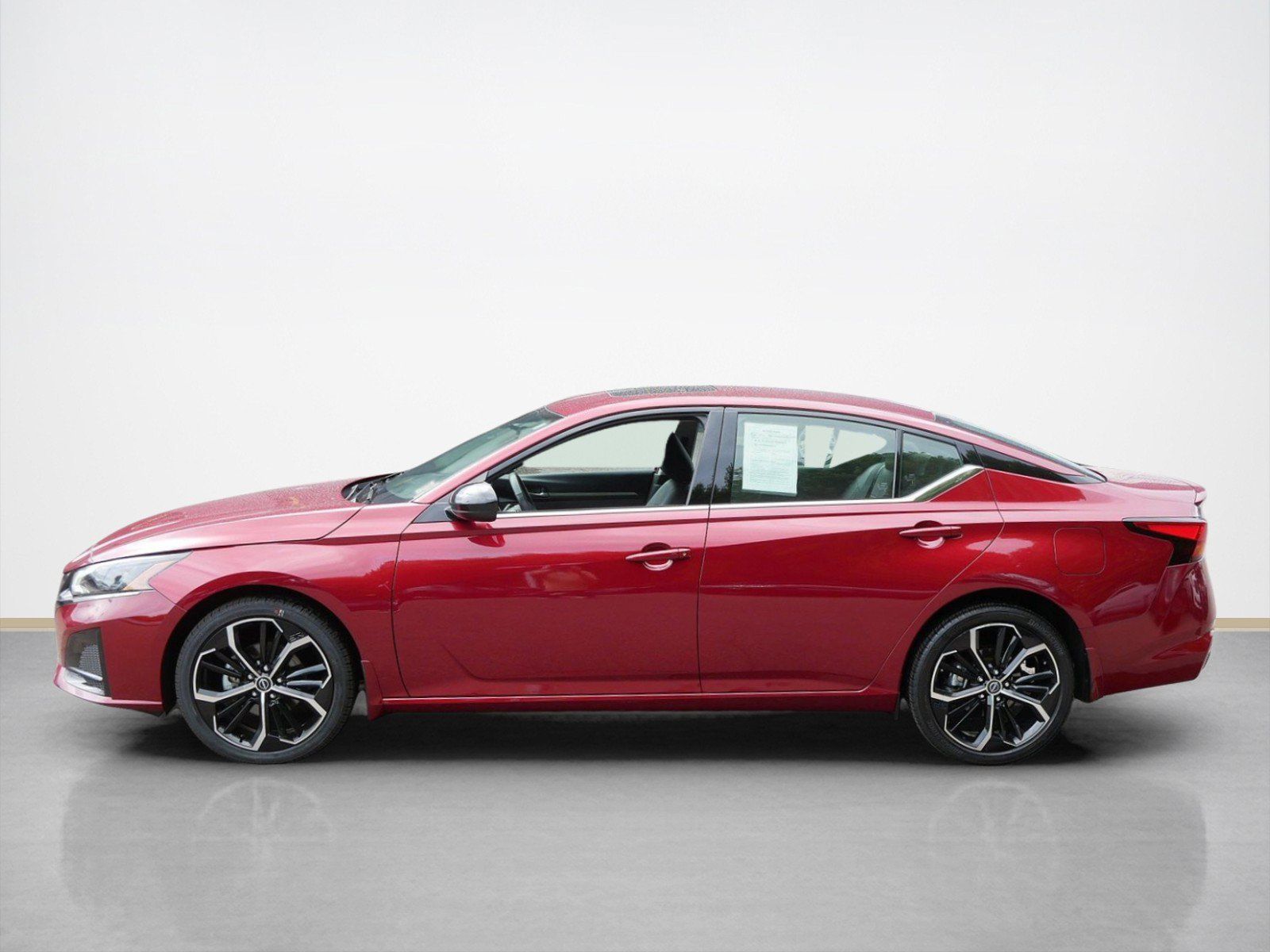 Certified 2023 Nissan Altima 2.5 SR w/ SR Premium Package AWD/4WD image 2