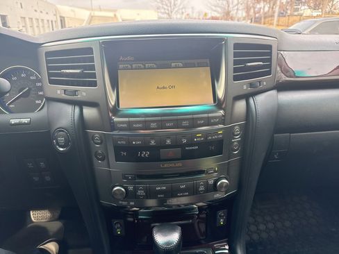 Used 2011 Lexus LX 570 4WD w/ Luxury Pkg w/Pre-crash image 11