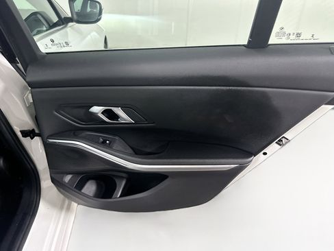 Used 2025 BMW 330i Sedan image 30