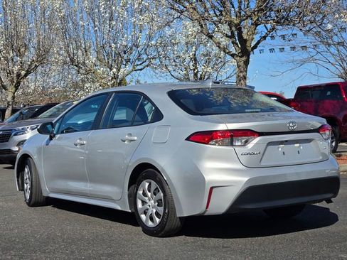 Used 2025 Toyota Corolla LE image 6
