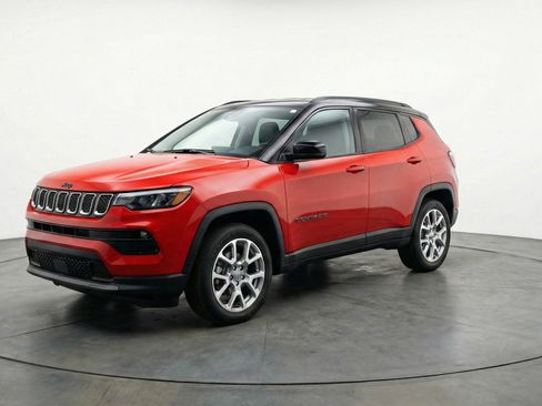 Used 2025 Jeep Compass Limited image 3