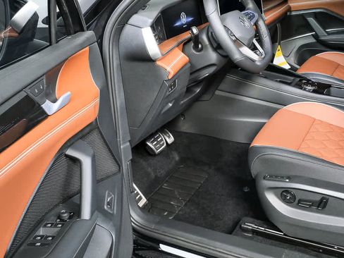 New 2026 Volkswagen Tiguan SEL R-Line image 7