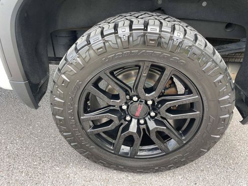 Used 2023 GMC Sierra 1500 AT4 w/ AT4 Premium Package AWD/4WD image 10
