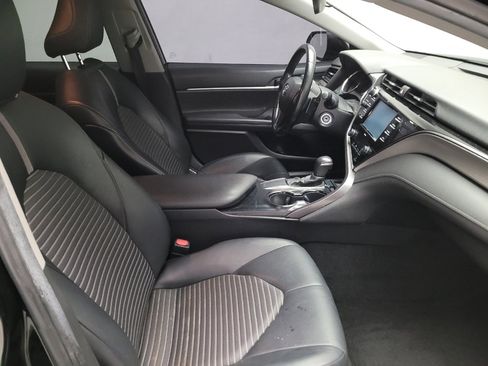 Used 2020 Toyota Camry SE w/ Carpet Mat Package image 21