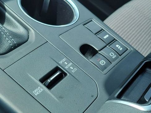 Used 2024 Toyota Highlander LE image 26