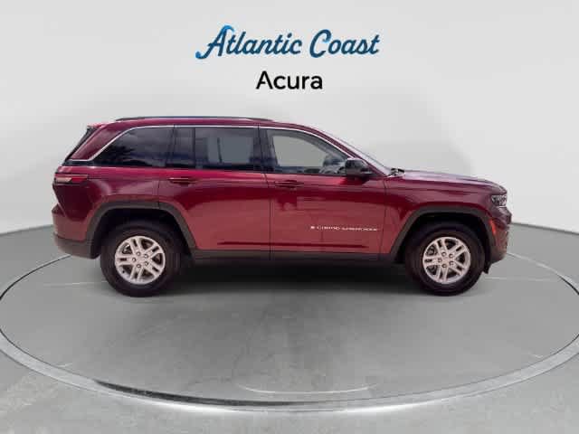 Used 2023 Jeep Grand Cherokee Laredo RWD image 9