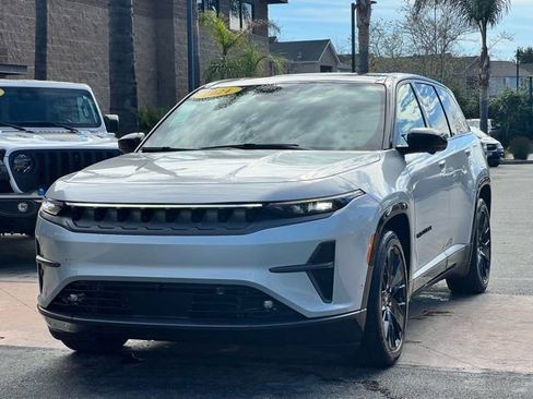 Used 2024 Jeep Wagoneer Launch Edition image 6