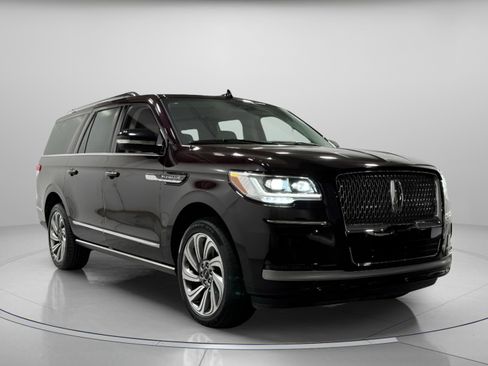 Used 2024 Lincoln Navigator L 4WD image 5