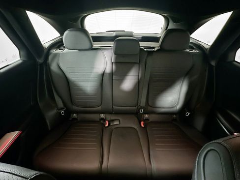 Used 2025 Mercedes-Benz GLC 300 4MATIC image 13