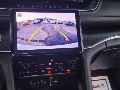 Used 2023 Jeep Grand Cherokee L Limited w/ Black Appearance Package image 17