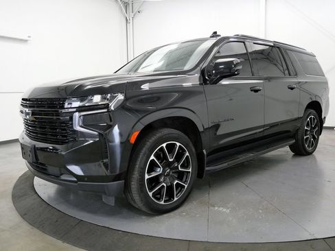 Used 2023 Chevrolet Suburban RST w/ Luxury Package AWD/4WD image 3