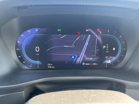 Used 2025 Volvo XC40 B5 Plus image 27