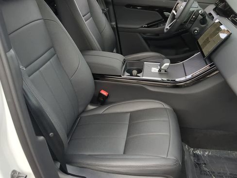 Certified 2025 Land Rover Range Rover Evoque Dynamic SE image 24