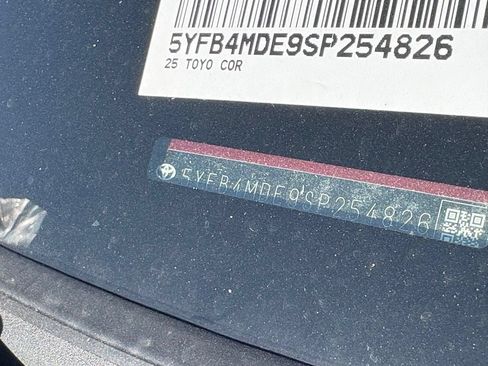 Used 2025 Toyota Corolla LE FWD image 12