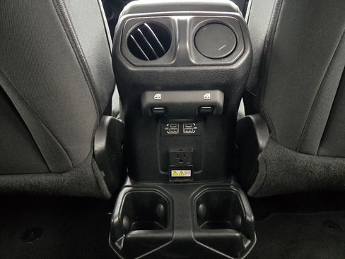 Used 2021 Jeep Wrangler Unlimited Sahara AWD/4WD image 32