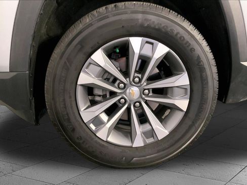Used 2026 Chevrolet Equinox LT FWD image 9