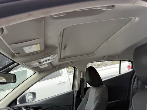 Used 2016 MAZDA MAZDA3 i Touring w/ Popular Equipment Package image 8