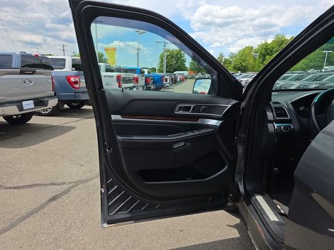 Used 2017 Ford Explorer Limited w/ Equipment Group 301A AWD/4WD image 19