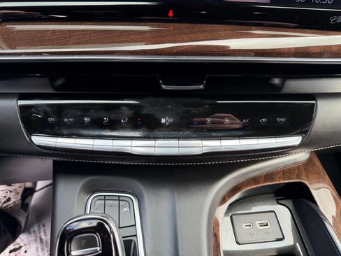 Used 2022 Cadillac Escalade Sport Platinum image 35