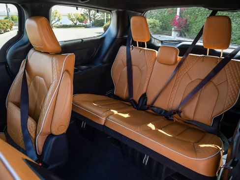 Used 2022 Chrysler Pacifica Pinnacle FWD image 21