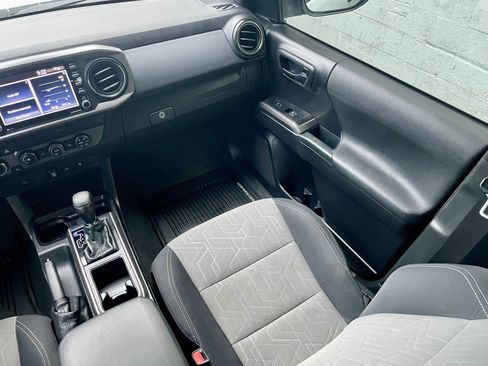 Used 2020 Toyota Tacoma TRD Off-Road image 17
