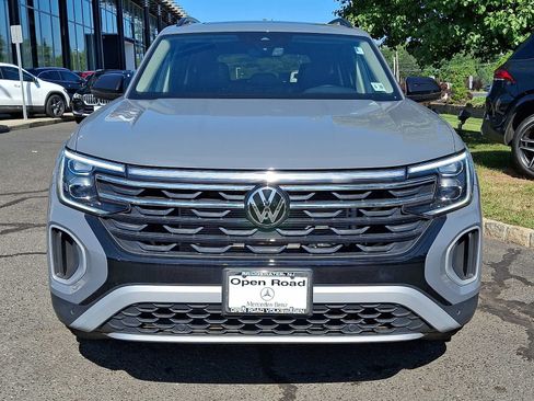 Used 2025 Volkswagen Atlas Peak Edition SE AWD/4WD image 2