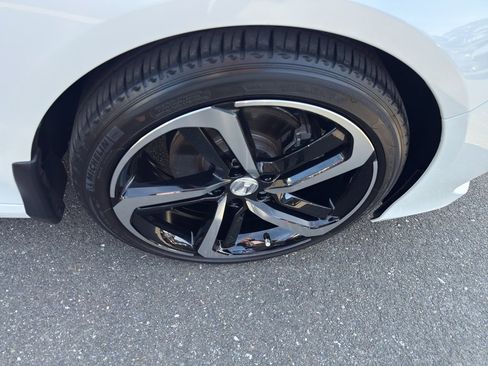 Used 2022 Honda Accord Touring image 8